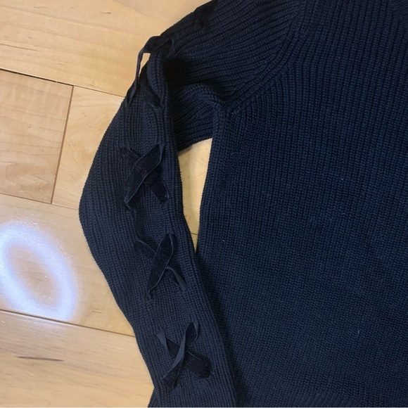 Lauren Ralph Lauren Black Sweater with velvet sleeve Detailing Size Medium - Picture 2 of 5